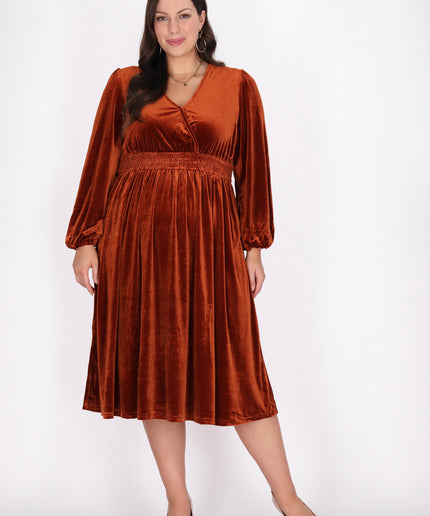 Collection image for: Kolekcja sukienek welurowych kopertowych | Słowo kluczowe